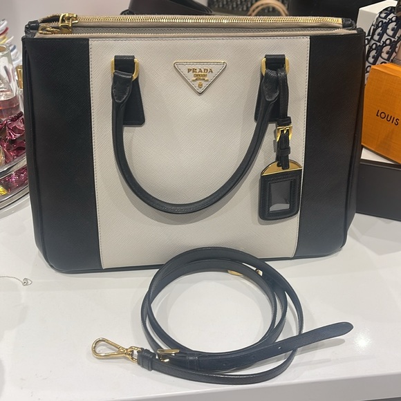 Prada Galleria Tote - Picture 4 of 10